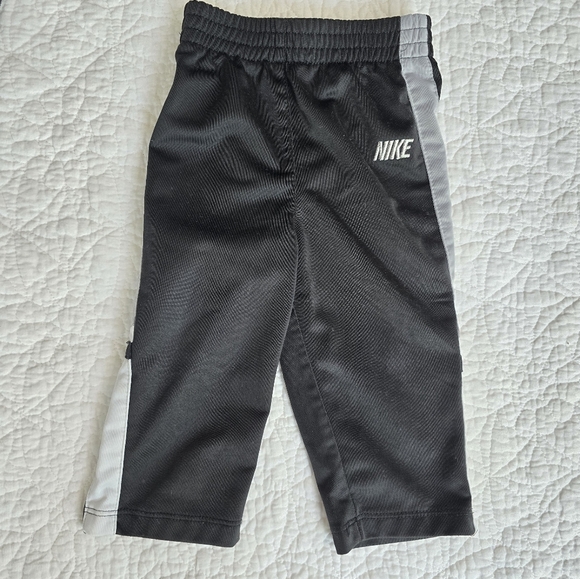 Nike 2-piece Tracksuit Pants Set Outfit Black Gray 12 Months - Picture 5 of 10